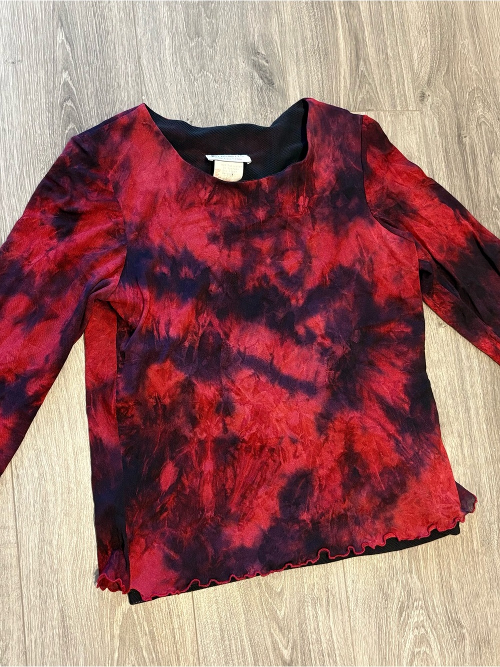 Vintage y2K Women's Red & Black Tie-Dye Long Sleeve Scoop Neck Top